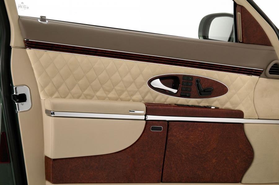 Детали интерьера Maybach 62 (V240) 2002 года  (фото 4 из 248)